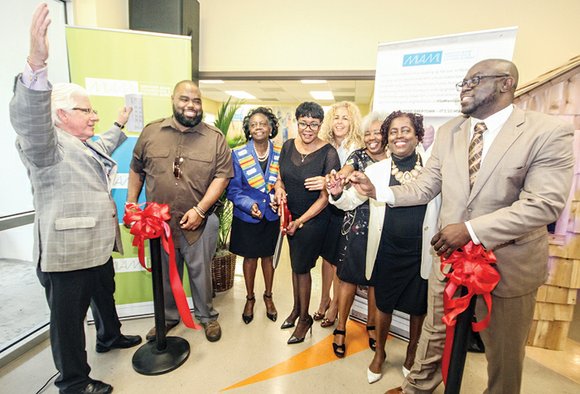 Overtown-Visitor-Center-Ribbon-Cutting-5-of-6_t580